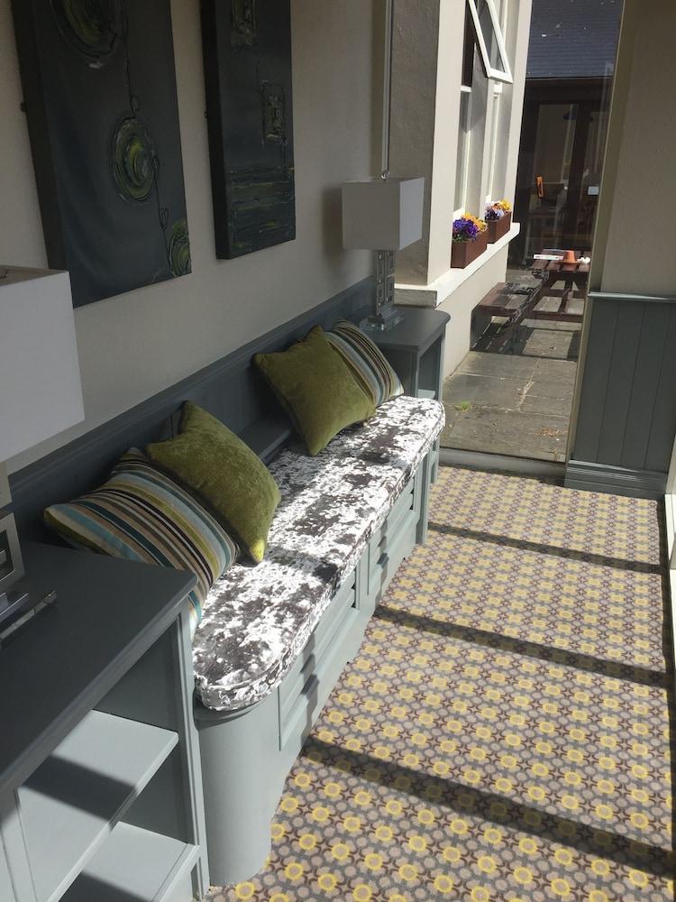 Hotel The Lakeside & Leisure Centre 4*